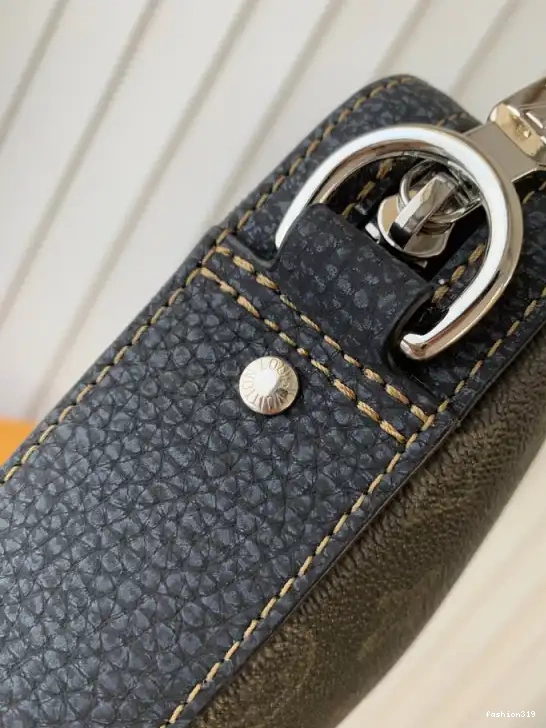 VUITTON LOUIS TRIO MESSENGER 0323